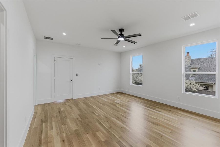 Spacious, unfurnished interior of a new home in , Dallas (Image 23).