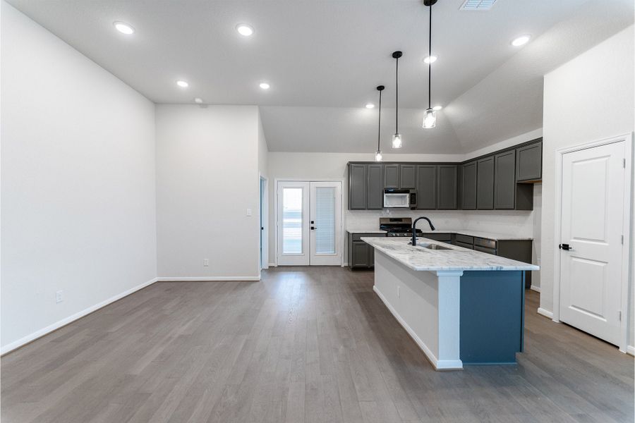 Furnished interior view inside a new home in Homestead, Schertz (Image 4).