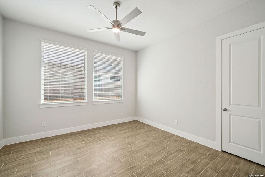 Spacious, unfurnished interior of a new home in Meyer Ranch, New Braunfels (Image 23).