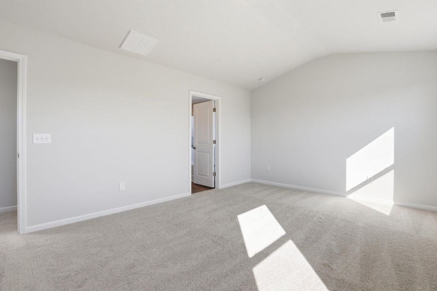 Spacious, unfurnished interior of a new home in Central Creek, Goose Creek (Image 14).