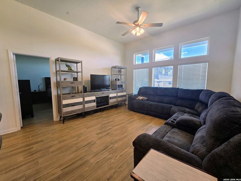 Furnished interior view inside a new home in Homestead, Schertz (Image 5).