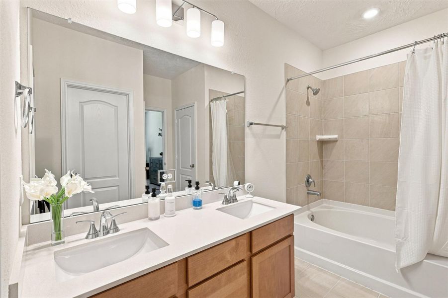 Furnished interior view inside a new home in Breckenridge Forest, Houston (Image 9). Furnished interior view inside a new home in Breckenridge Forest, Houston (Image 9).
