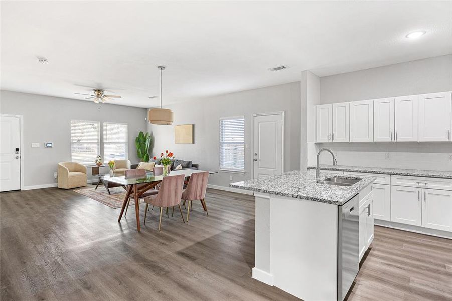 Furnished interior view inside a new home in , Dallas (Image 13).