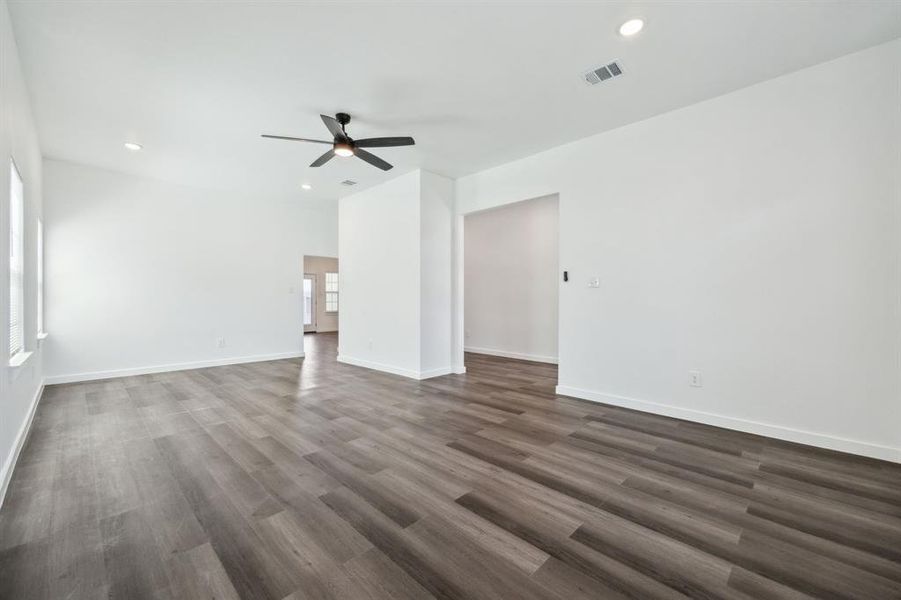 Spacious, unfurnished interior of a new home in , Dallas (Image 14).
