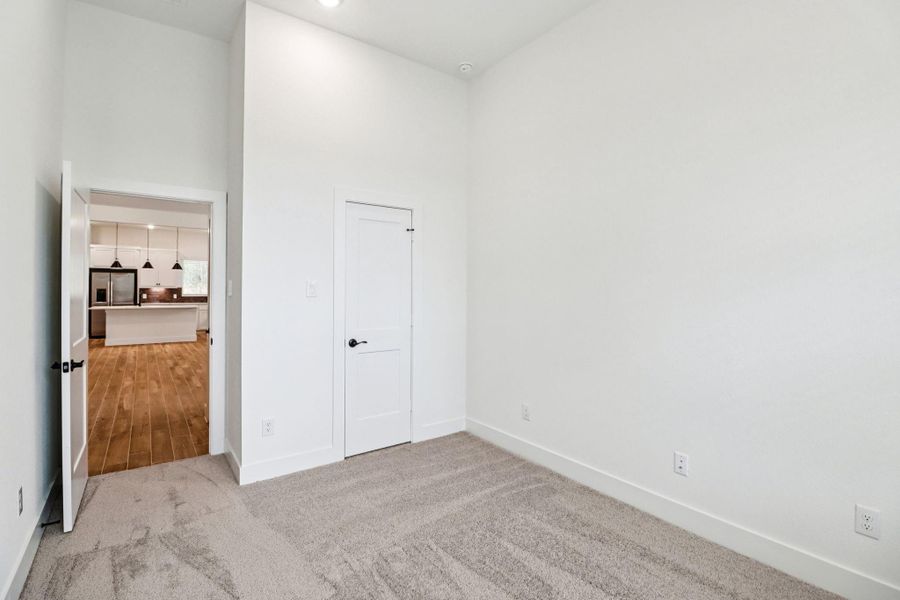 Spacious, unfurnished interior of a new home in Kresston 50's, Montgomery (Image 27).