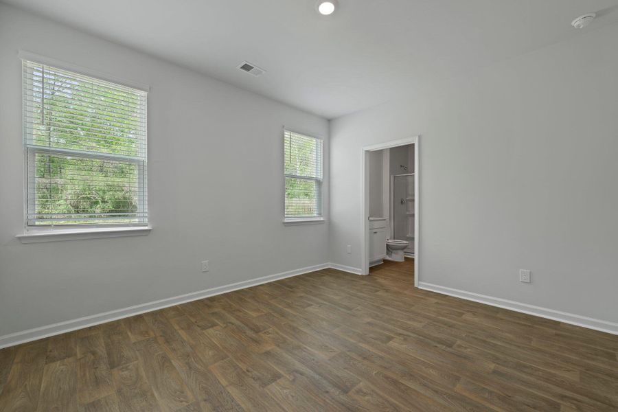 Spacious, unfurnished interior of a new home in Hillcrest, Ravenel (Image 12).