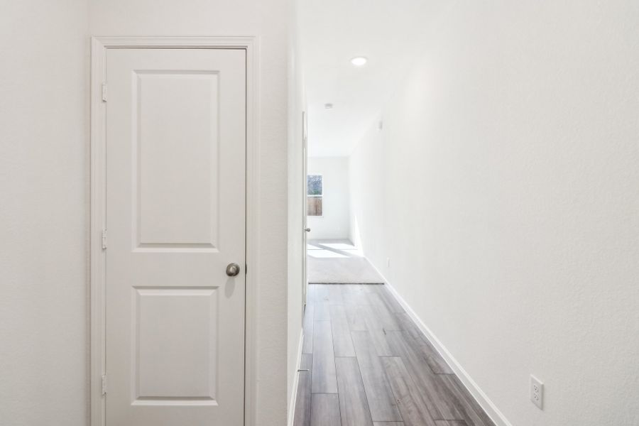 Representative unfurnished interior of a home built from the Endeavor by Starlight Homes in Sunrise at Arbor Ridge, La Vergne (Image 15).