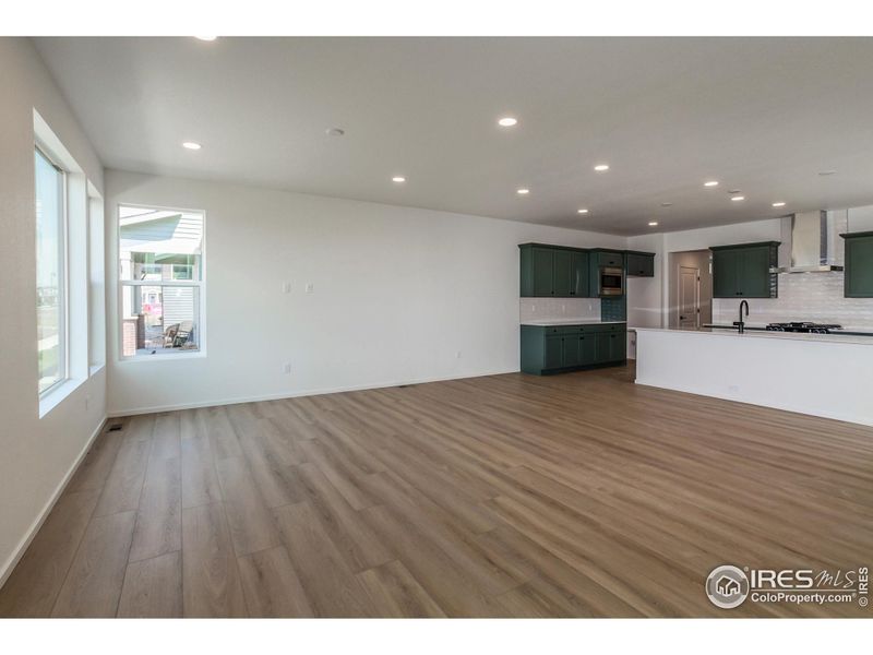 Spacious, unfurnished interior of a new home in Trailside Alley Load - Single Family Homes, Timnath (Image 18).