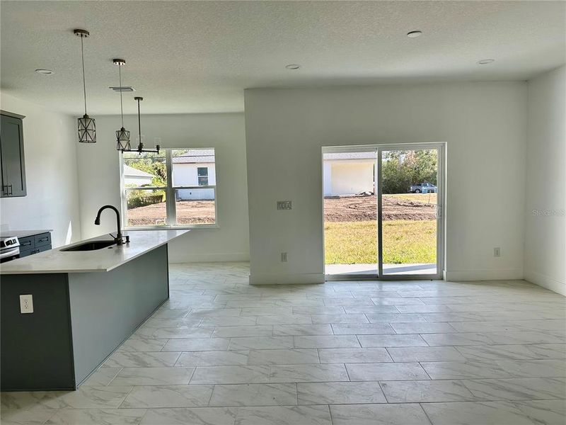 Spacious, unfurnished interior of a new home in , Palm Bay (Image 9).
