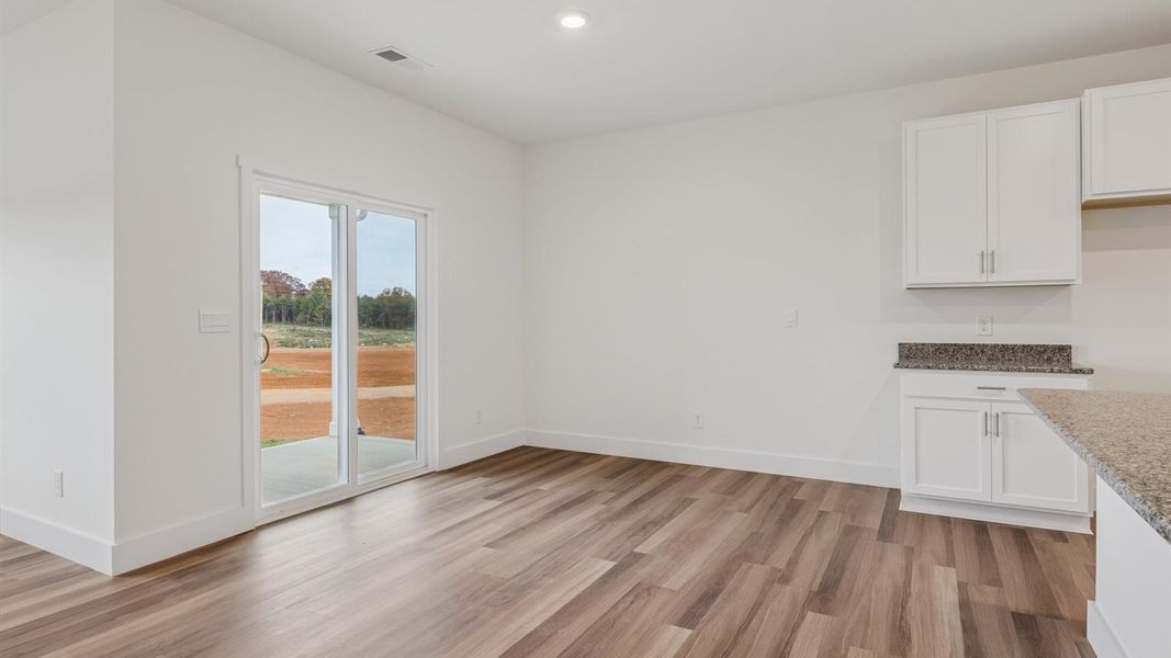 Spacious, unfurnished interior of a new home in Millstone Village, Morristown (Image 8).