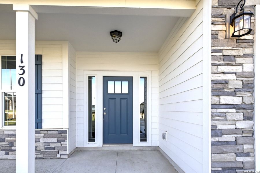 Exterior details and patio area of a home in Las Palomas Country Club Estates, La Vernia (Image 31).