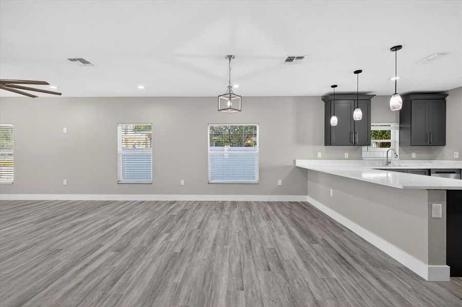 Spacious, unfurnished interior of a new home in , St. Petersburg (Image 28).