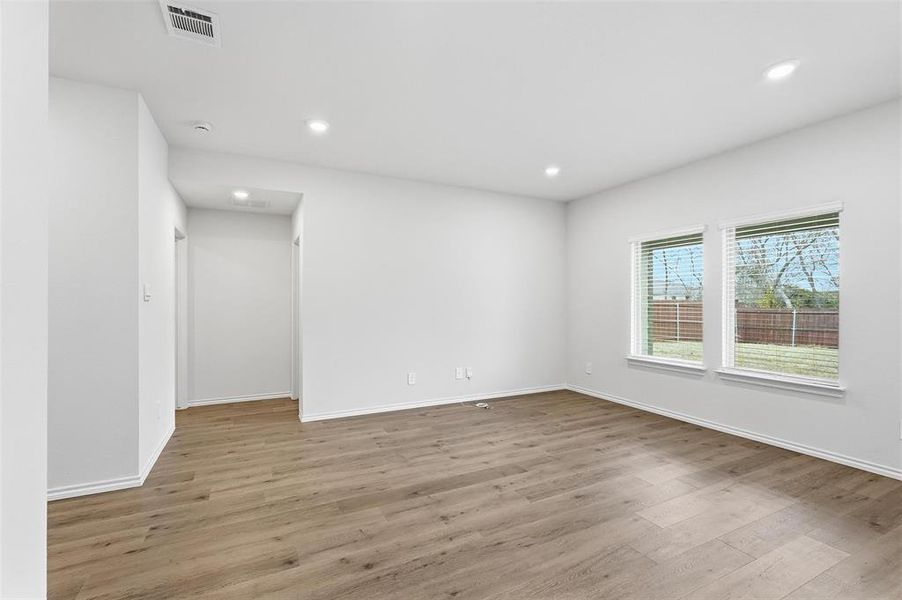 Spacious, unfurnished interior of a new home in , Princeton (Image 15).
