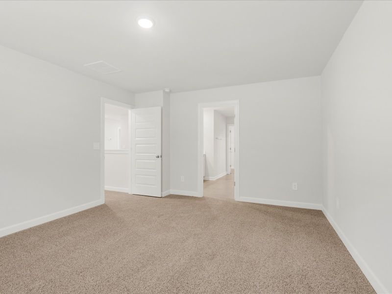 Spacious, unfurnished interior of a new home in Creek Ridge - Signature Collection, Spartanburg (Image 22).