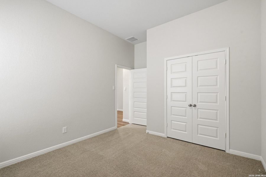 Spacious, unfurnished interior of a new home in Cinco Lakes, San Antonio (Image 16).