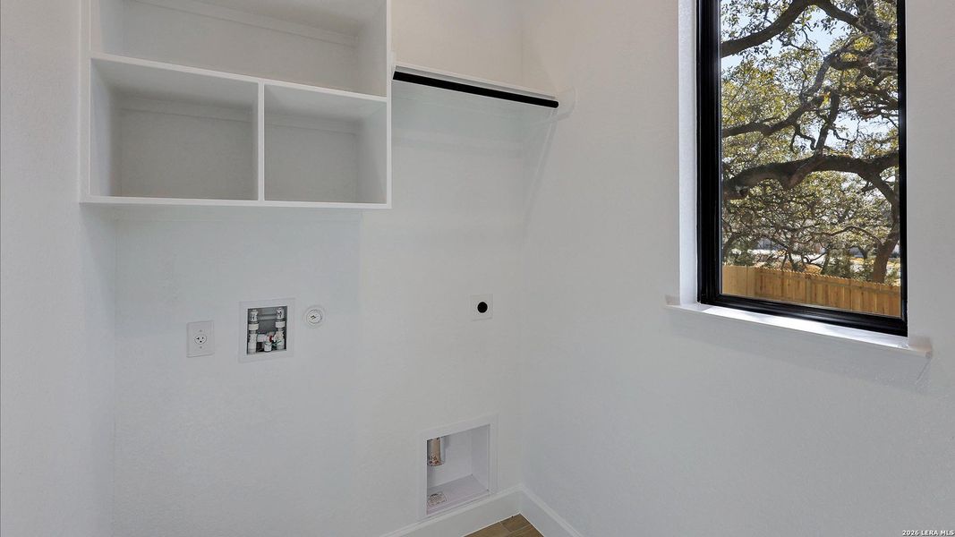 Spacious, unfurnished interior of a new home in The Ranches at Creekside, Boerne (Image 20).