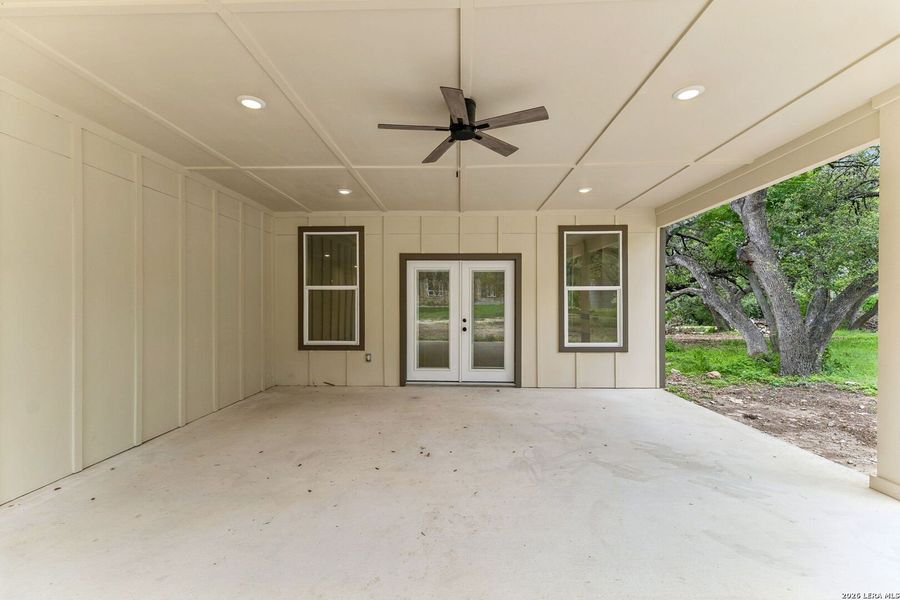 Exterior details and patio area of a home in , San Antonio (Image 20).