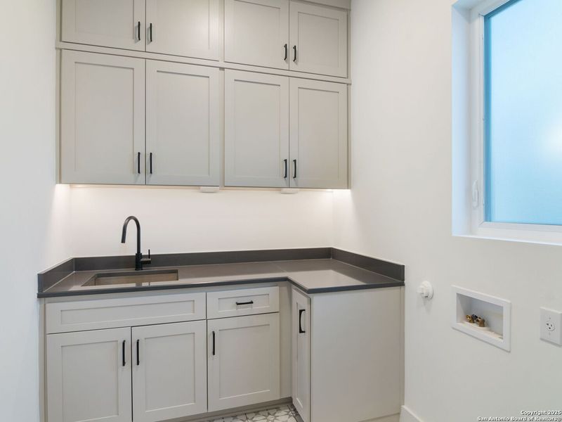 Furnished interior view inside a new home in Dominion Heights, San Antonio (Image 7). Furnished interior view inside a new home in Dominion Heights, San Antonio (Image 7).