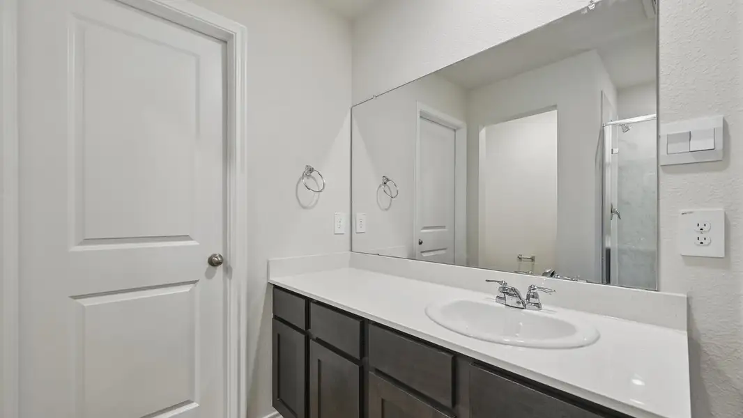 Furnished interior view inside a new home in Saddlebrook, Waxahachie (Image 10). Furnished interior view inside a new home in Saddlebrook, Waxahachie (Image 10).