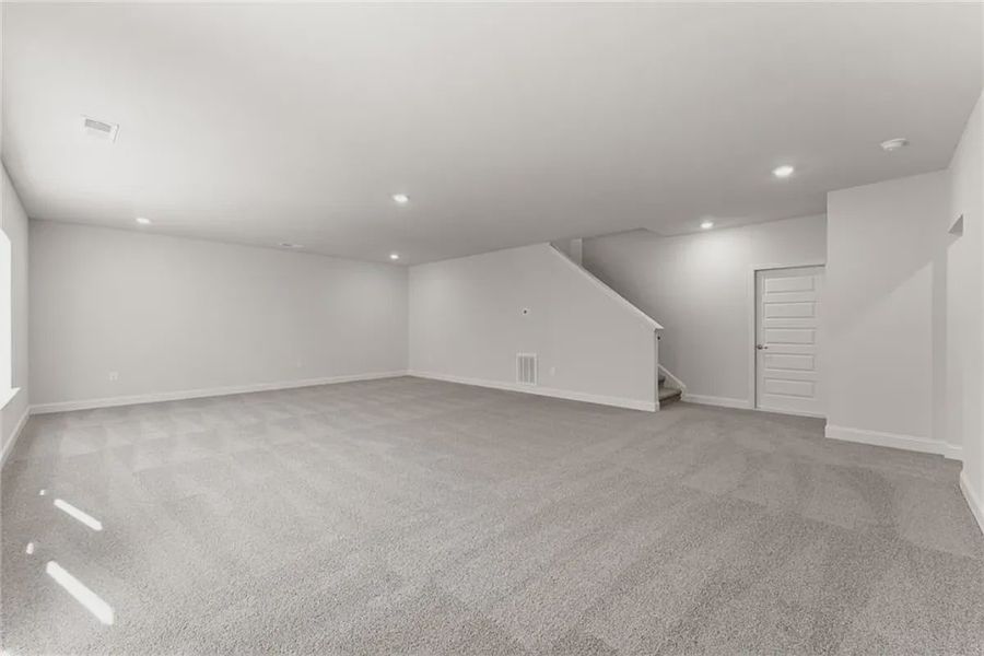 Spacious, unfurnished interior of a new home in Hidden Lake Estates, Greenville (Image 29).