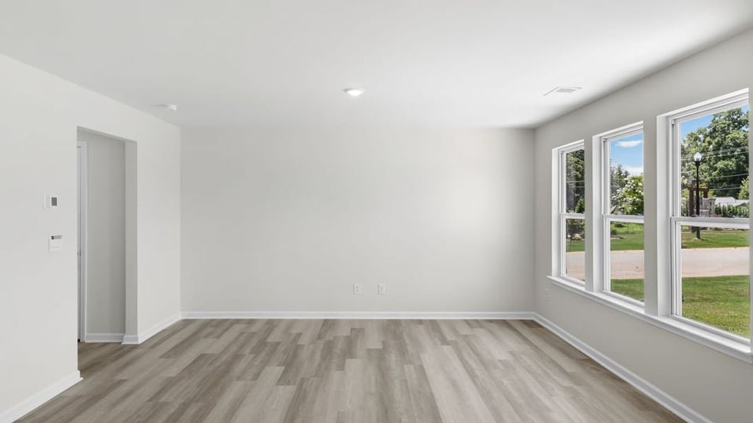 Spacious, unfurnished interior of a new home in Varner Station, Woodruff (Image 21).