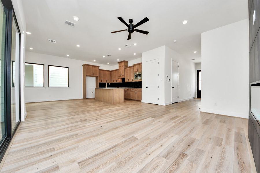 Spacious, unfurnished interior of a new home in Caywood Place, Houston (Image 22). Spacious, unfurnished interior of a new home in Caywood Place, Houston (Image 22).