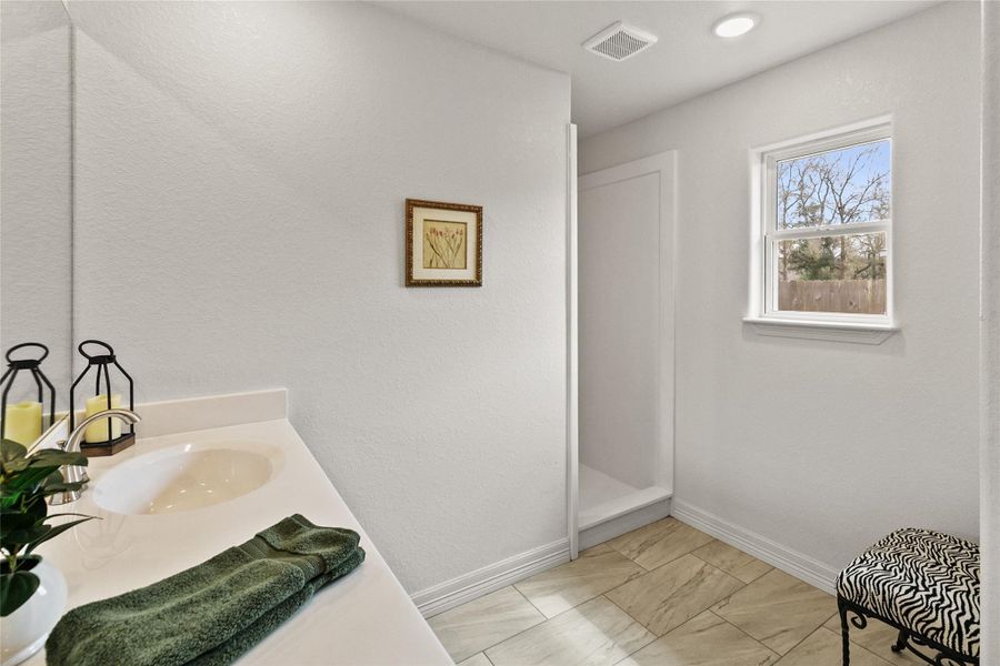 Furnished interior view inside a new home in , Brazoria (Image 9).