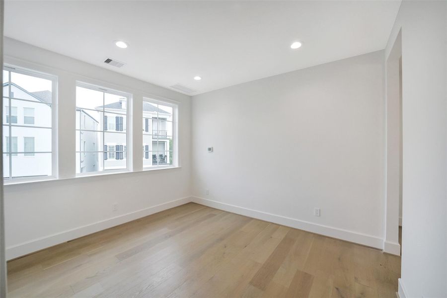 Spacious, unfurnished interior of a new home in Reserve in Memorial, Houston (Image 30). Spacious, unfurnished interior of a new home in Reserve in Memorial, Houston (Image 30).