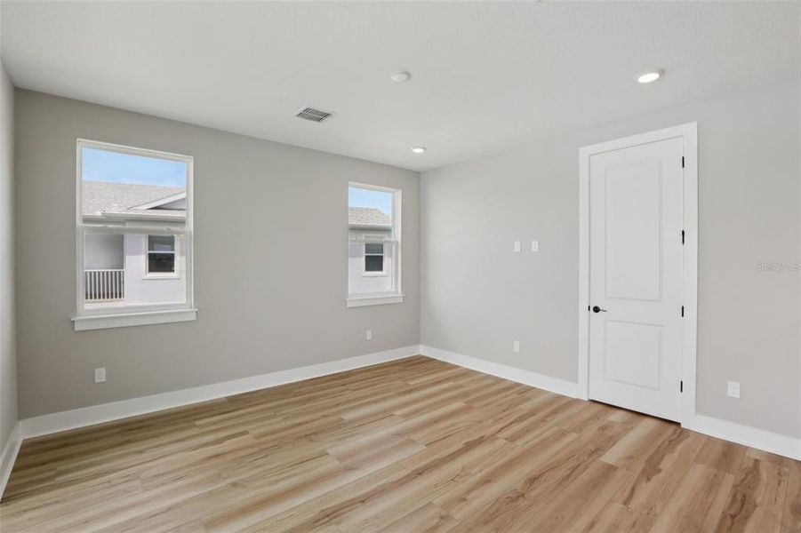 Spacious, unfurnished interior of a new home in Lagoon Residences at Epperson, Wesley Chapel (Image 34).