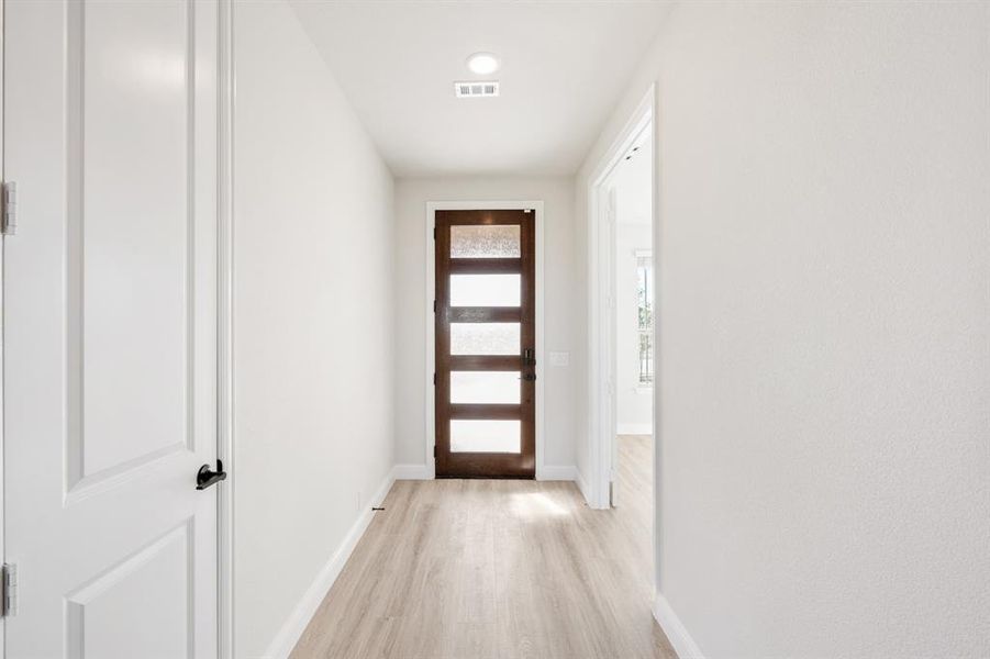 Spacious, unfurnished interior of a new home in The Oaks, Red Oak (Image 31).