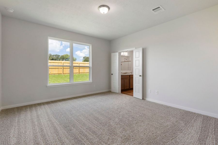 Spacious, unfurnished interior of a new home in Rockbridge East, Huntsville (Image 9).