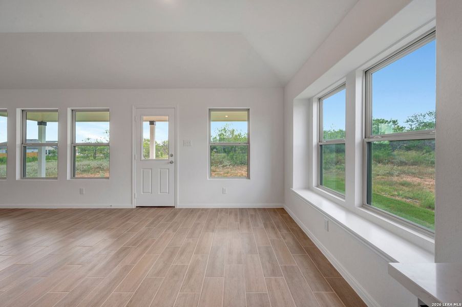 Spacious, unfurnished interior of a new home in Chaparral Ranch, Floresville (Image 34).