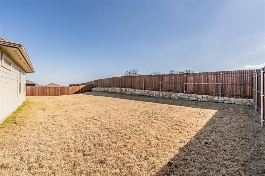Exterior details and patio area of a home in Stone Eagle, Azle (Image 23).