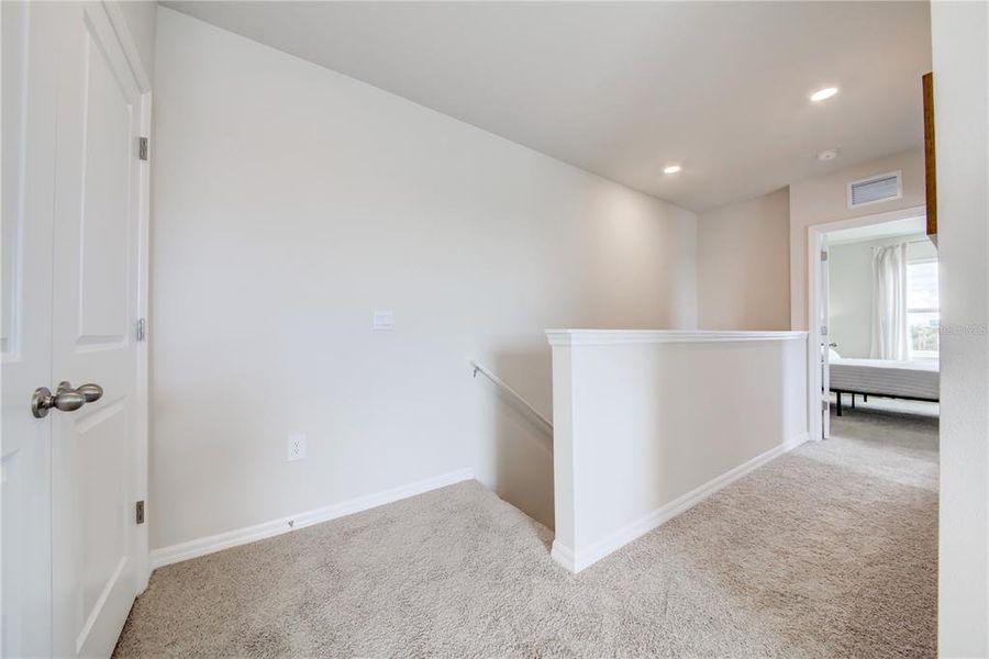 Spacious, unfurnished interior of a new home in The Gardens at Bay Street, Sarasota (Image 19).