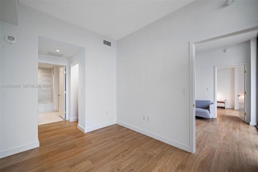 Spacious, unfurnished interior of a new home in Mr. C Residences, Miami (Image 20).