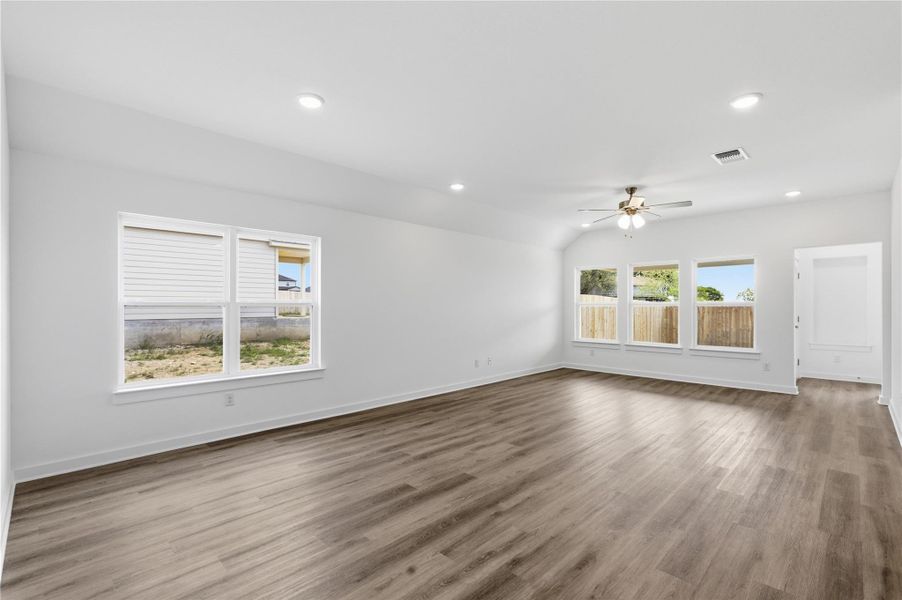 Spacious, unfurnished interior of a new home in Calumet, Jarrell (Image 24).