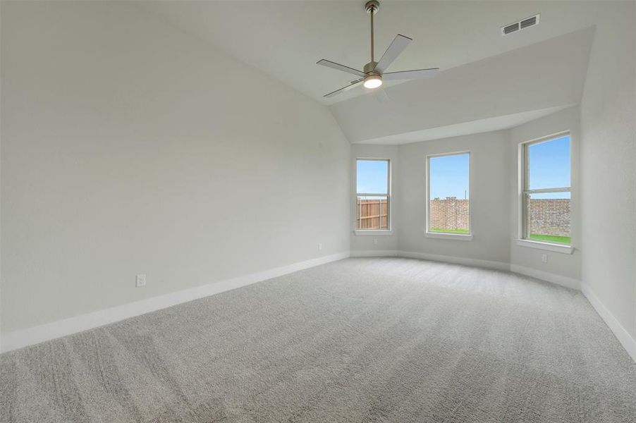 Spacious, unfurnished interior of a new home in Chaparral Park, Oak Point (Image 26).