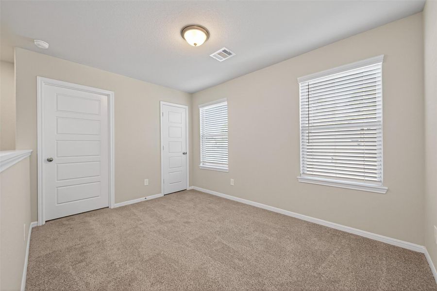 Spacious, unfurnished interior of a new home in Woodland Lakes, Houston (Image 29).