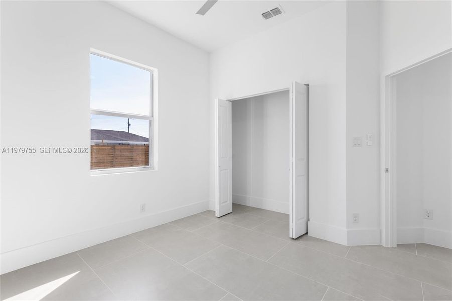 Spacious, unfurnished interior of a new home in , Lehigh Acres (Image 29).