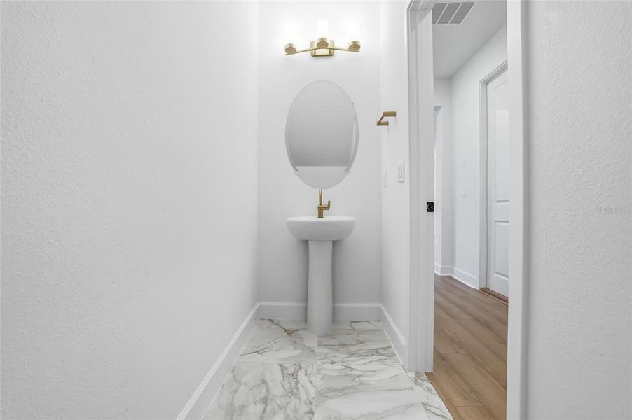 Spacious, unfurnished interior of a new home in , Tampa (Image 31).