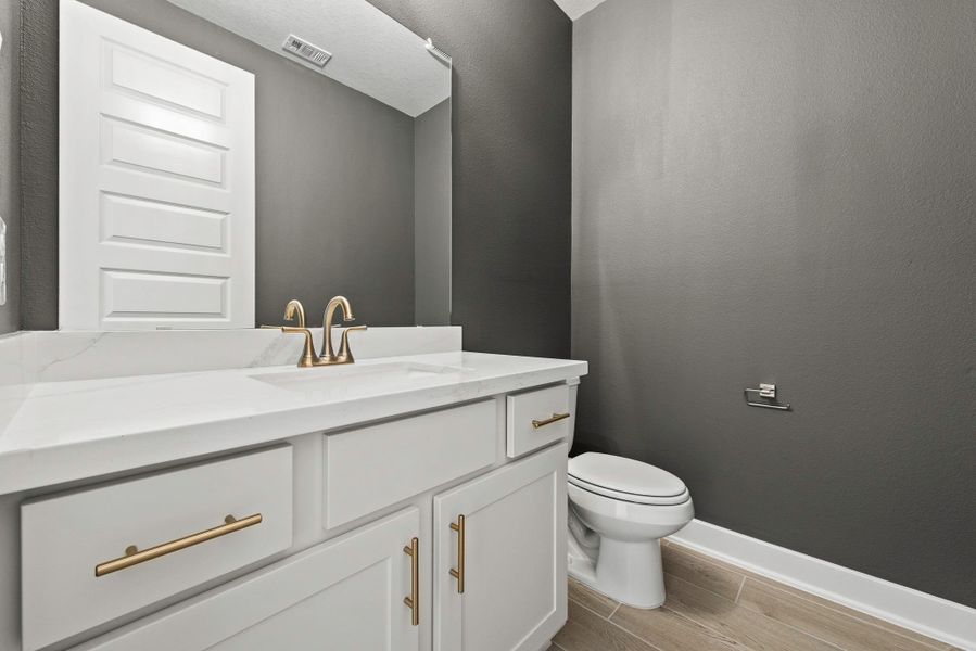 Representative image. Features, selections and colors may vary.