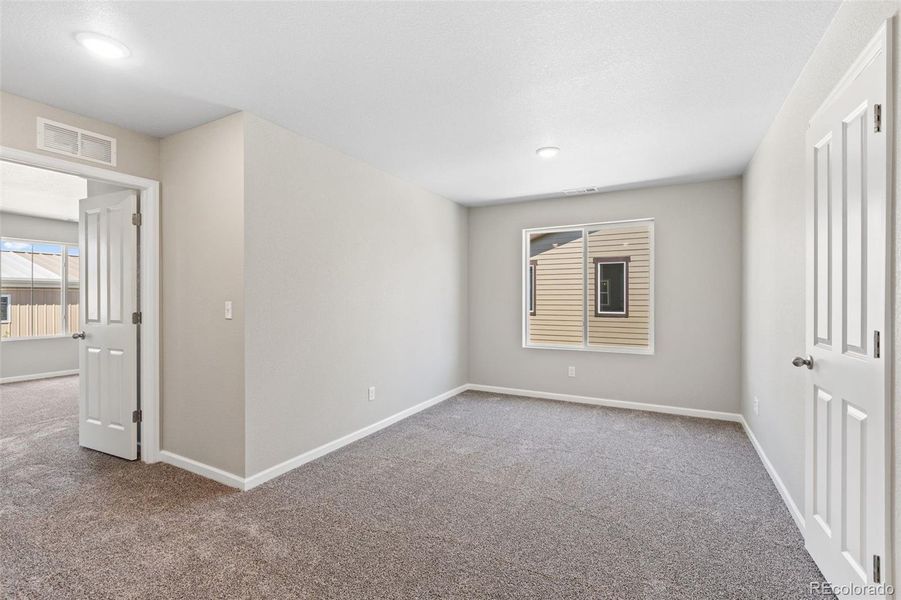 Spacious, unfurnished interior of a new home in Spring Valley, Longmont (Image 28).