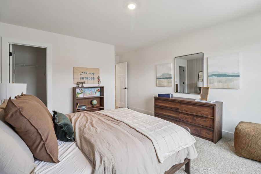 Representative furnished interior of a home built from the Bradley II by Great Southern Homes in Sedona, Greenville (Image 97).