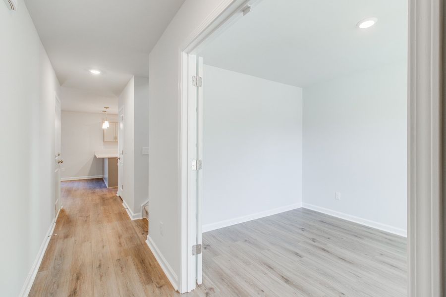 Spacious, unfurnished interior of a new home in Bluefield, Lexington (Image 15).