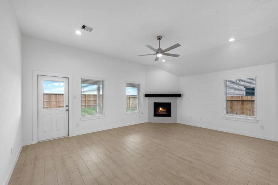 Spacious, unfurnished interior of a new home in Beacon Hill, Waller (Image 13).