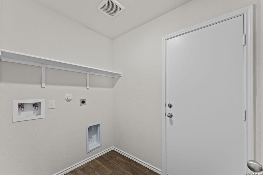 Spacious, unfurnished interior of a new home in Laurel Vistas, San Antonio (Image 16). Spacious, unfurnished interior of a new home in Laurel Vistas, San Antonio (Image 16).