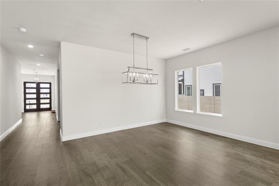 CASSANDRA - B_Dining