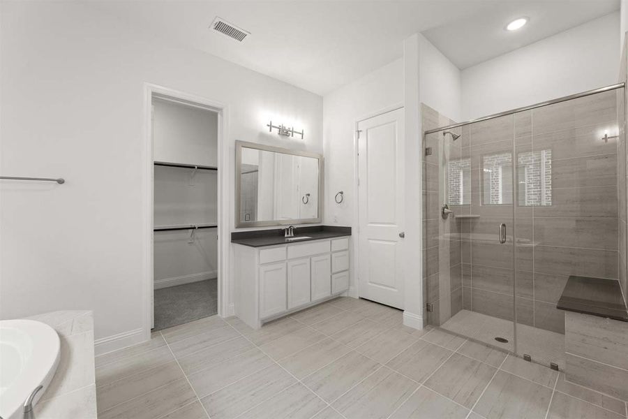 Representative furnished interior of a home built from the Brennan II by Pacesetter Homes in Nelson Lake, Rockwall (Image 11).