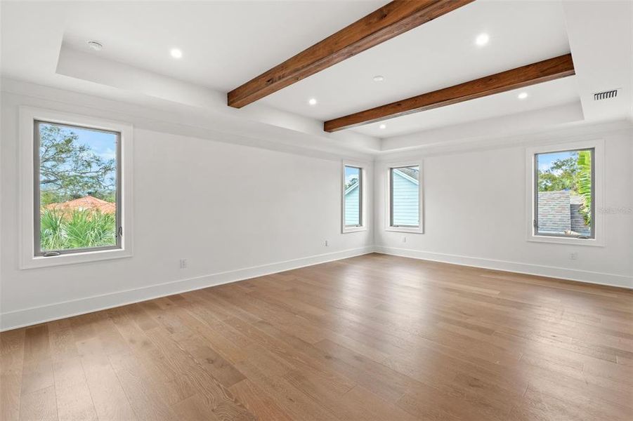 Spacious, unfurnished interior of a new home in , Tampa (Image 61).