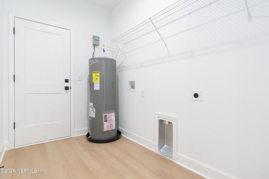 Spacious, unfurnished interior of a new home in , Sanderson (Image 20).